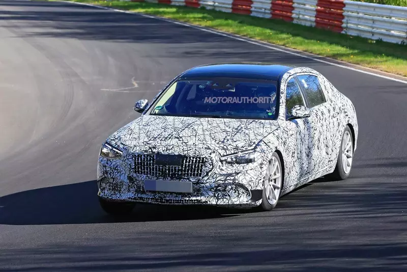 Spy shots and video of the 2021 Mercedes-Maybach S-Class.