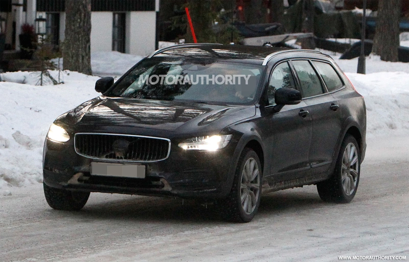 Spy shot of the 2021 Volvo V90 Cross Country