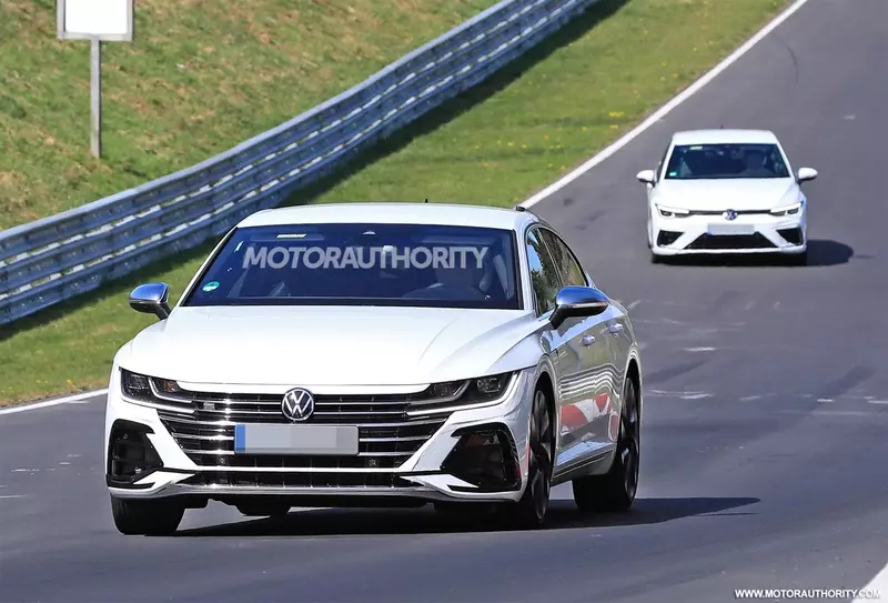 Spy shot of the 2021 Volkswagen Arteon R