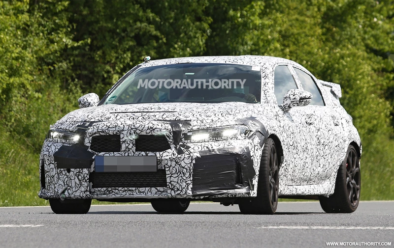 A spy shot of the 2022 Honda Civic Type R