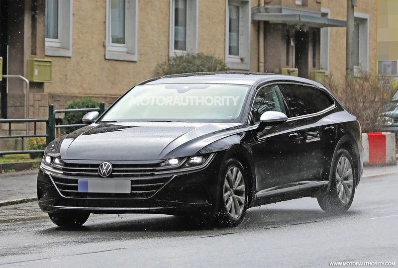 Spy shots and video of the 2021 Volkswagen Arteon Shooting Break.