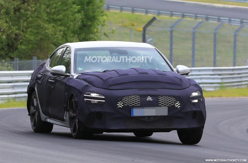 Spy shots and video of the 2022 Genesis G70.