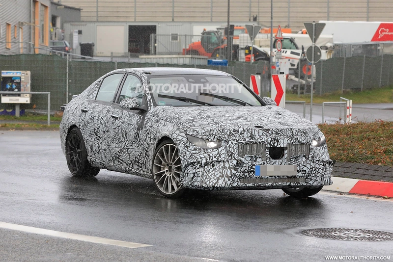 2022 Mercedes-AMG C53 spy shots: the successor to the C43 is spotted.