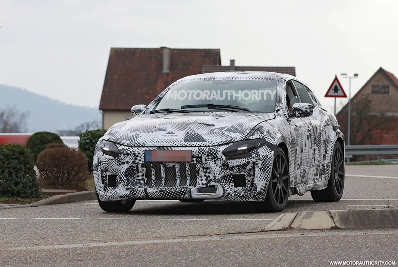 Spy shots of the 2023 Ferrari Prosangue: get ready for the arrival of a Ferrari SUV