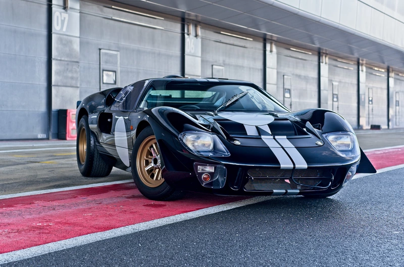 Eberlarty shows off the completed electric version of the Ford GT40.