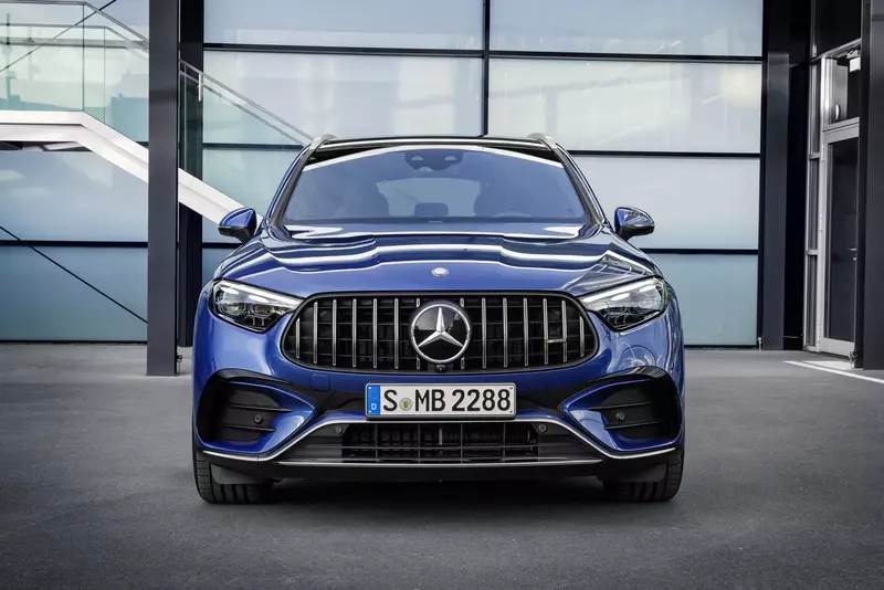 2024 Mercedes-Benz AMG GLC 43, the last gas-powered challenger: today's automotive news