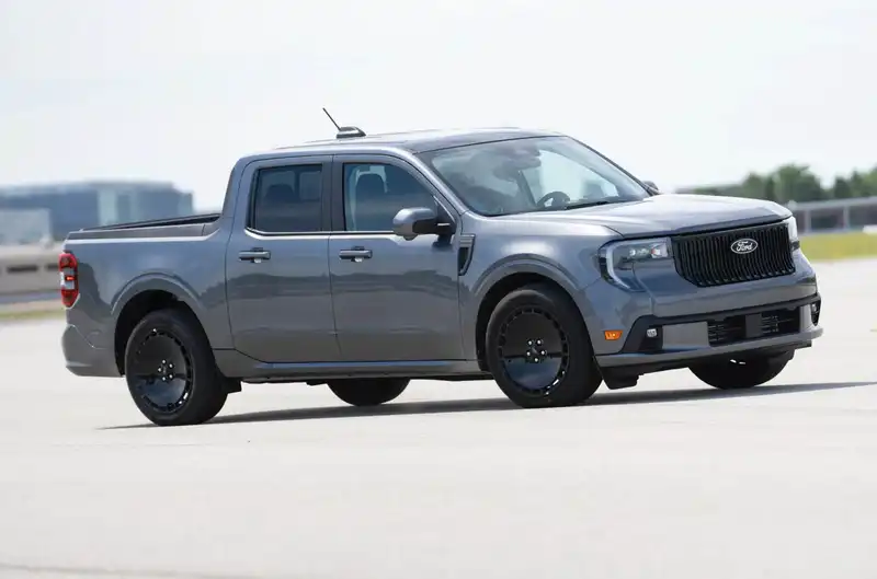 2025 Ford Maverick Lobo revives factory street trucks